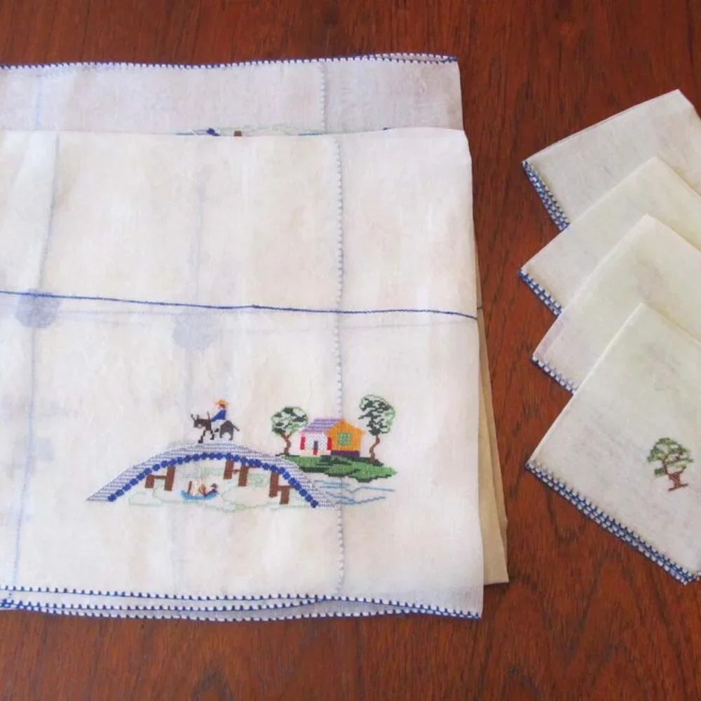 Vintage Chinese Embroidered Tablecloth & 4 Napkin Set - Linen from Asia